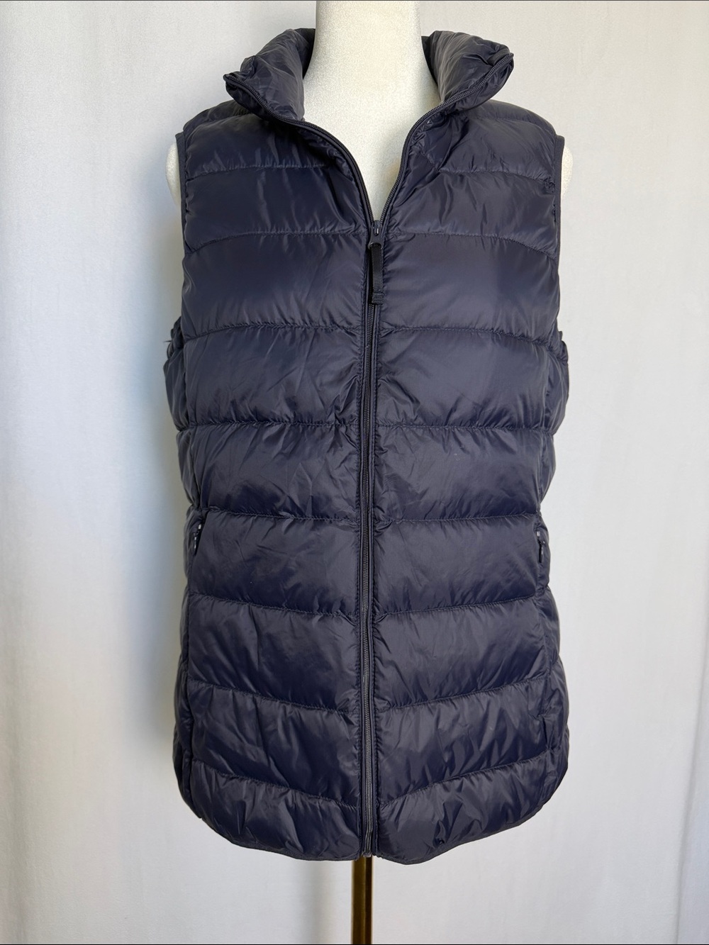 Quince Women's Navy Puffer Vest Size M Lightweight Quilted Vest Outdoor Gorpcore